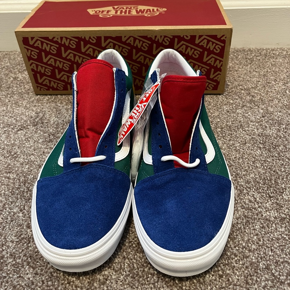 Brand new never worn Van’s Yacht Club Old School